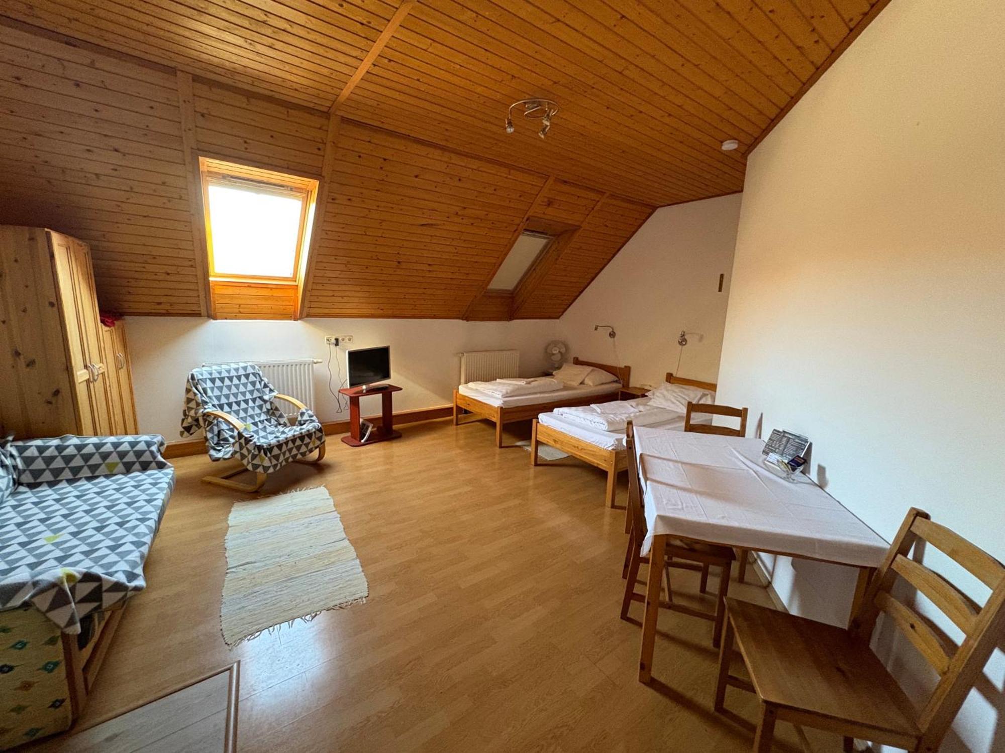 Hotel Haramia Csapszek Es Fogado Szombathely Zewnętrze zdjęcie