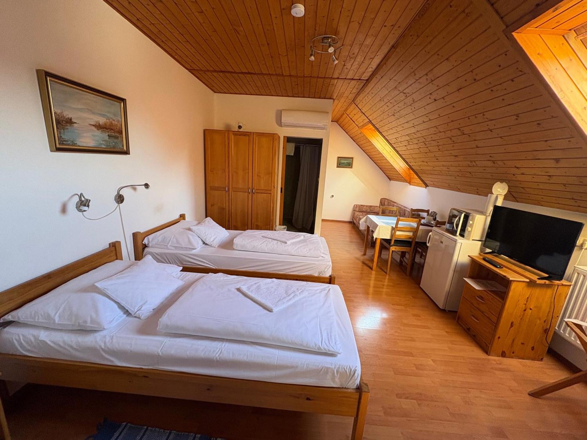Hotel Haramia Csapszek Es Fogado Szombathely Zewnętrze zdjęcie